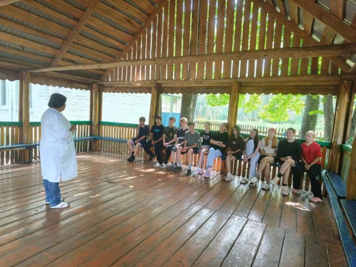 Врачи Нурлатской ЦРБ провели лекцию о ВИЧ и ЗППП в лагере «Ратный сбор»