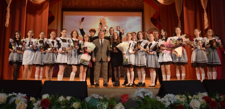 Нурлатта уку алдынгыларын хөрмәтләделәр