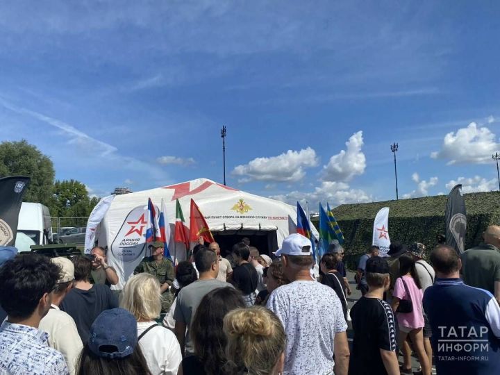 Пункт отбора контрактников открыли на празднике в Казани