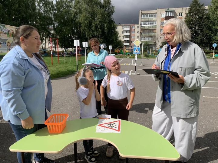 В Нурлате определили лучших знатоков ПДД среди дошколят и их родителей