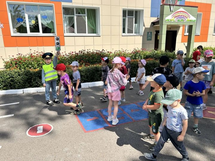 Азбуку дорог юные нурлатцы  повторили в День светофора