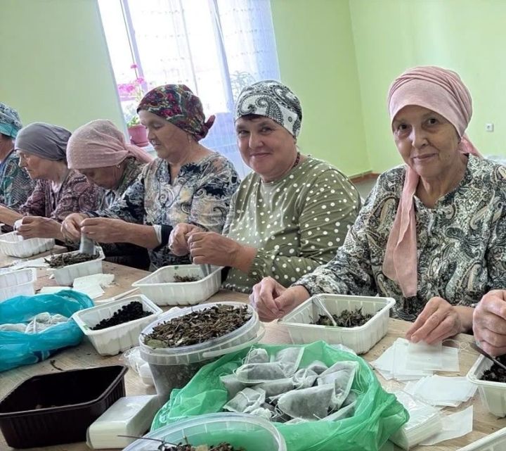 «Әнием чәе» волонтерлары фронтка 1000 пакет шифалы чәй җибәргәннәр