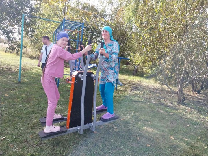 Нурлатта спорт мәйданчыкларына яңа тренажерлар урнаштырылды